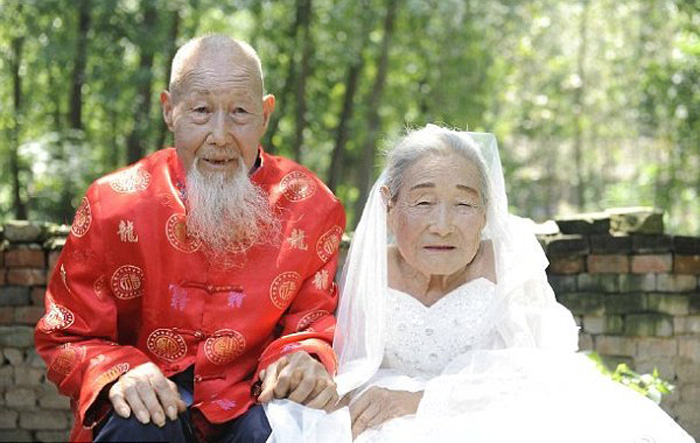 Чета Сонг прожили вместе 80 лет, прежде чем у них появились свадебные фотографии.