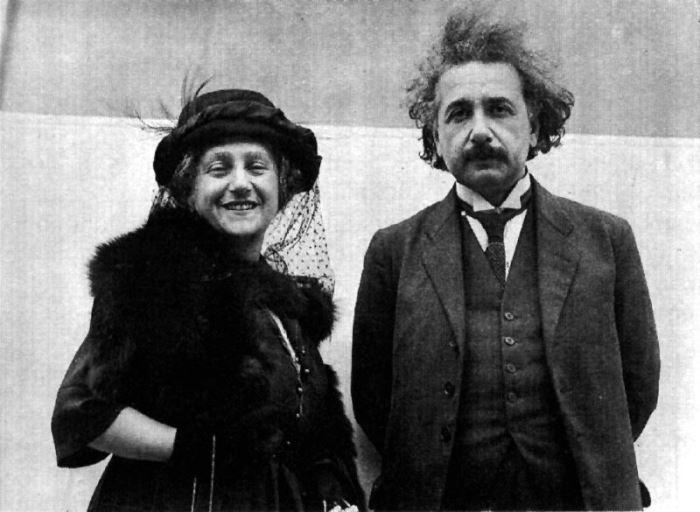 Альберт Эйнштейн и его вторая жена Эльза | Фото: photochronograph.ru